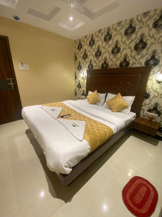 Garden Creek Residency - Near To Mumbai International Airport Hotell Exteriör bild