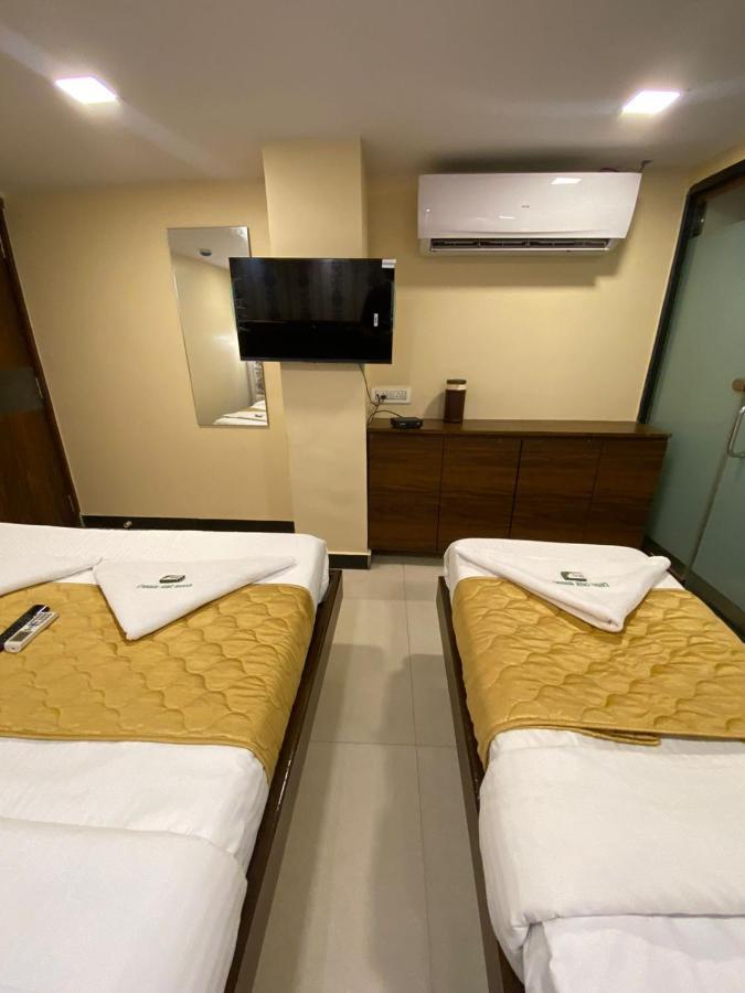 Garden Creek Residency - Near To Mumbai International Airport Hotell Exteriör bild