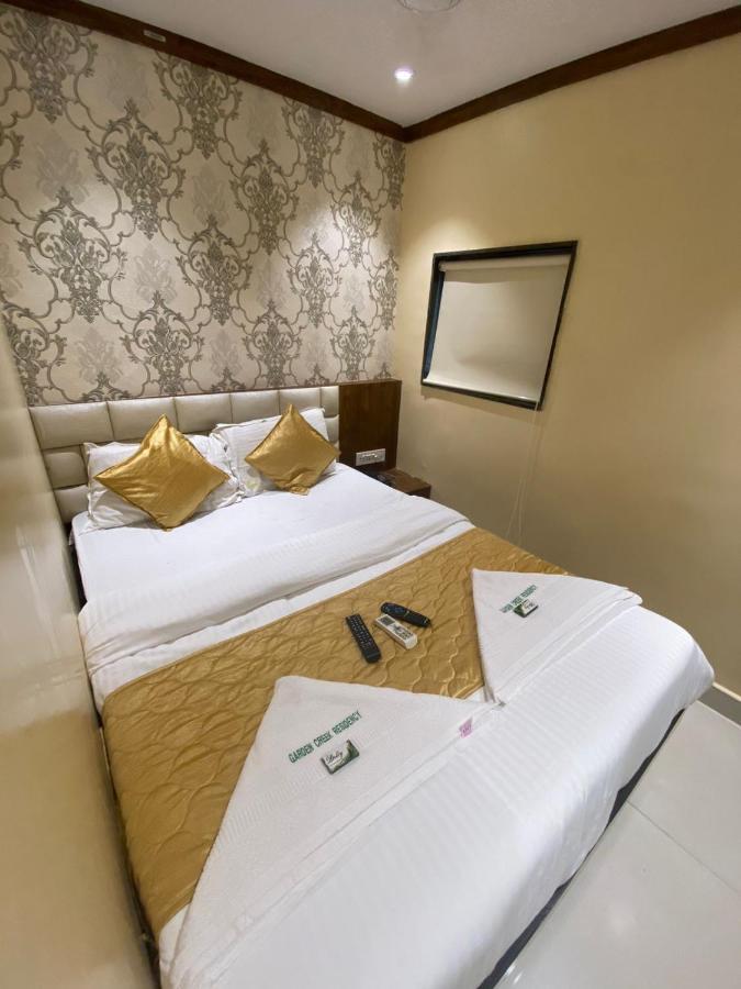 Garden Creek Residency - Near To Mumbai International Airport Hotell Exteriör bild