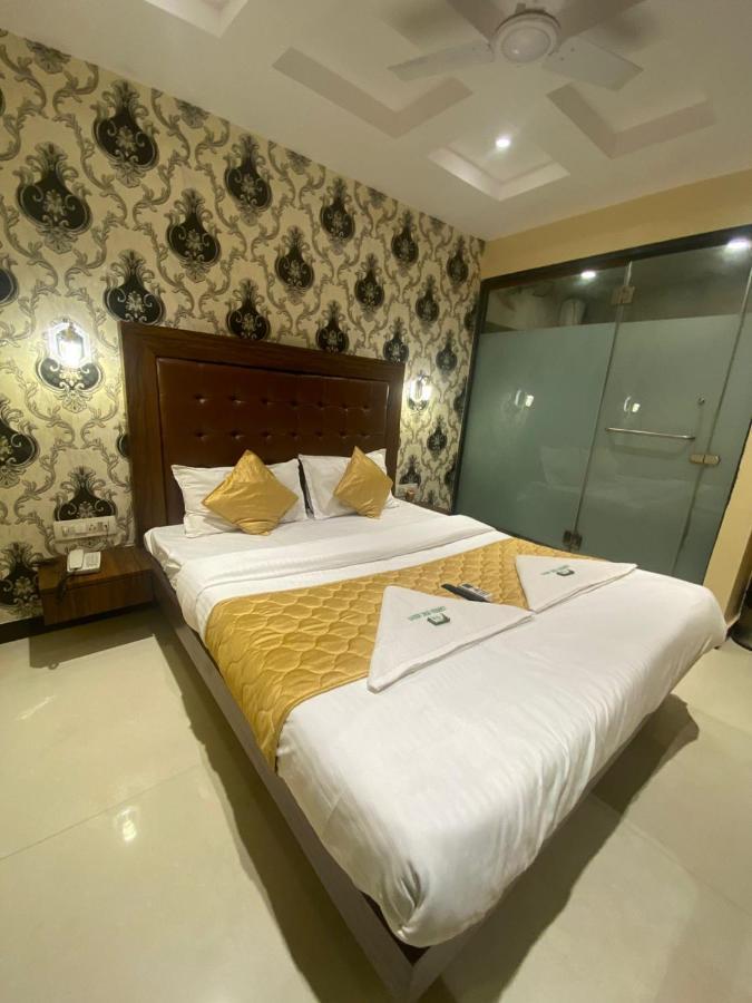 Garden Creek Residency - Near To Mumbai International Airport Hotell Exteriör bild