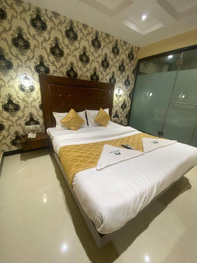 Garden Creek Residency - Near To Mumbai International Airport Hotell Exteriör bild