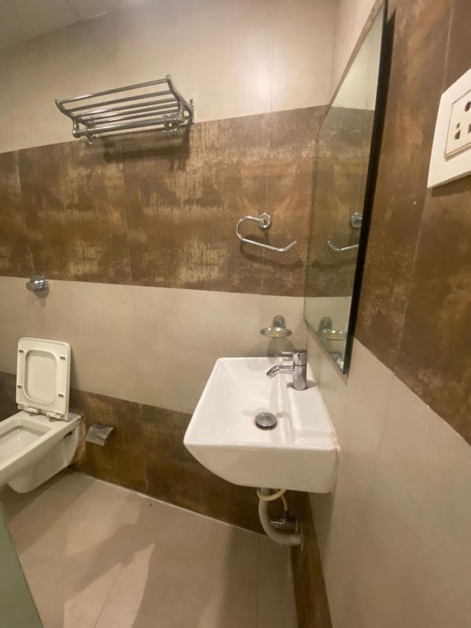 Garden Creek Residency - Near To Mumbai International Airport Hotell Exteriör bild