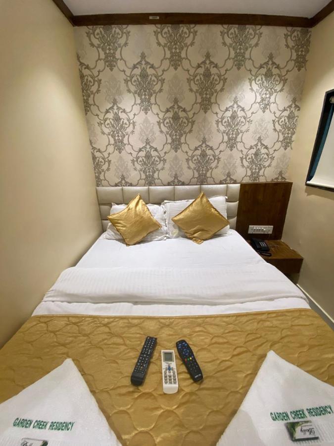 Garden Creek Residency - Near To Mumbai International Airport Hotell Exteriör bild