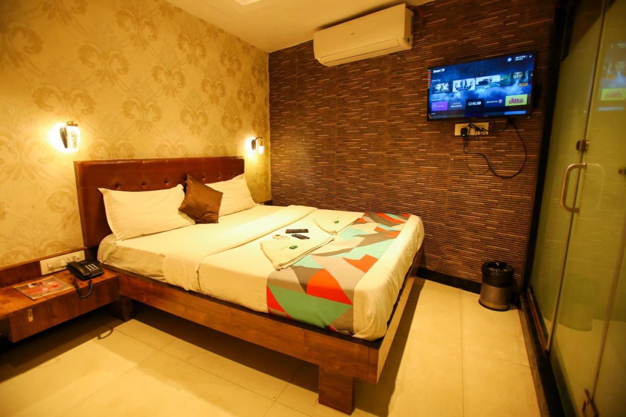 Garden Creek Residency - Near To Mumbai International Airport Hotell Exteriör bild