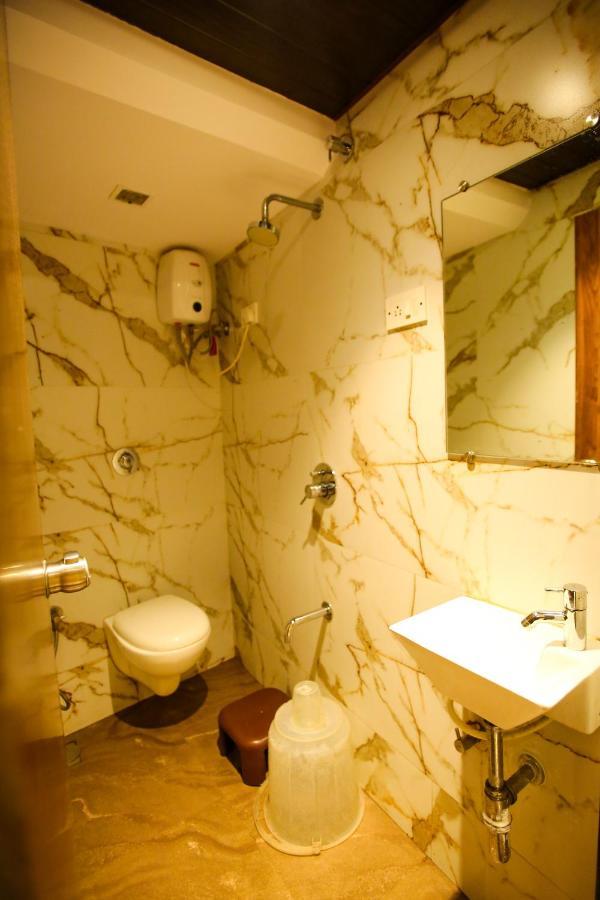 Garden Creek Residency - Near To Mumbai International Airport Hotell Exteriör bild