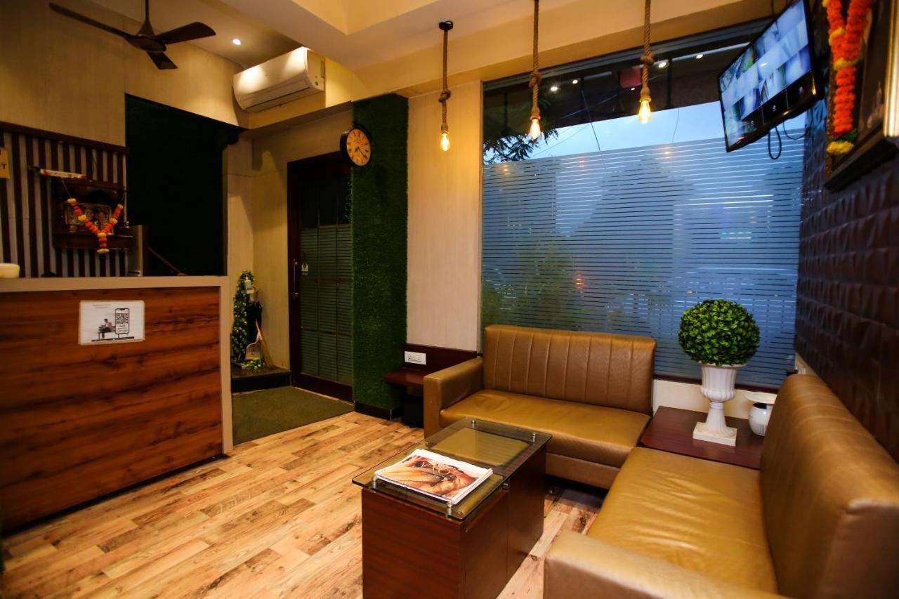 Garden Creek Residency - Near To Mumbai International Airport Hotell Exteriör bild