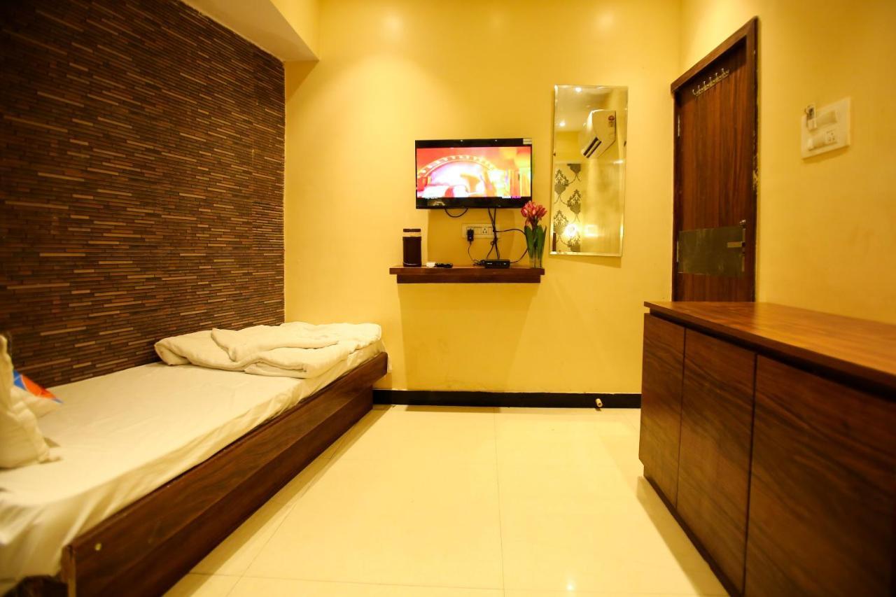 Garden Creek Residency - Near To Mumbai International Airport Hotell Exteriör bild