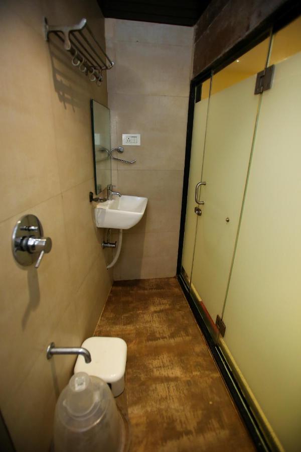Garden Creek Residency - Near To Mumbai International Airport Hotell Exteriör bild