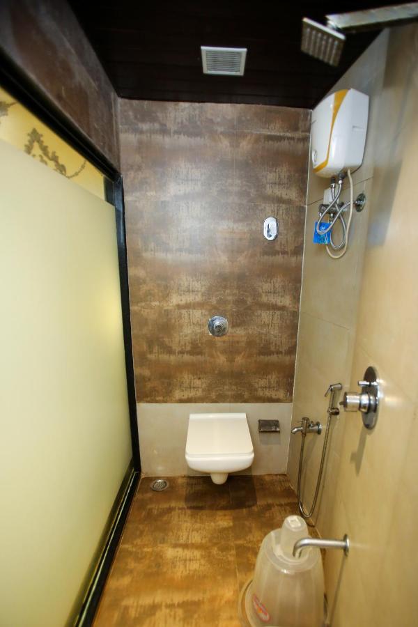 Garden Creek Residency - Near To Mumbai International Airport Hotell Exteriör bild